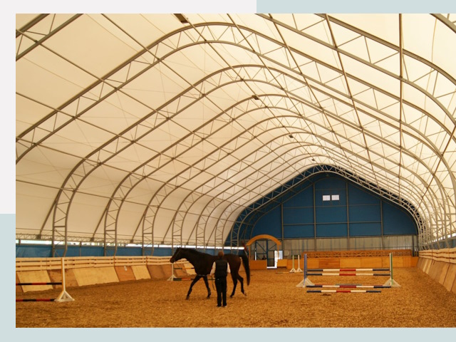 Строительство конных манежей в Краснотурьинске